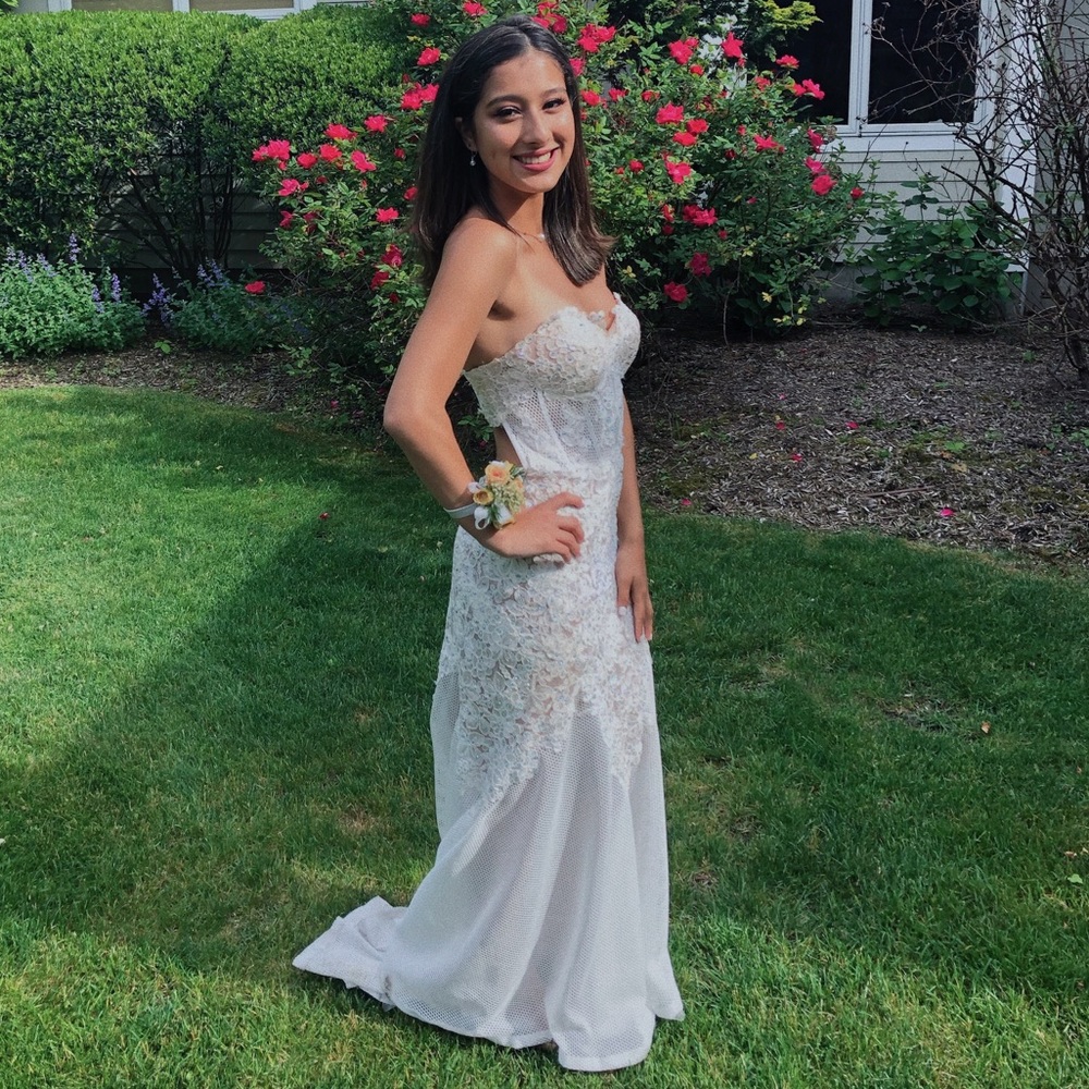 Beautiful white gown!